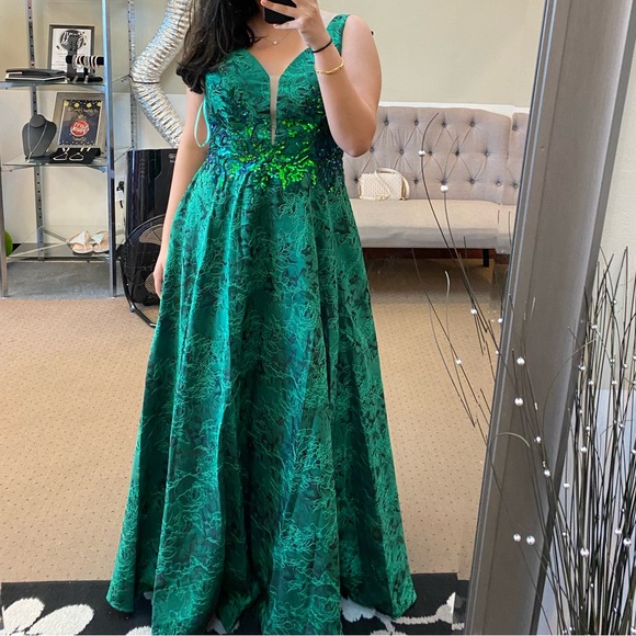 EMERALD GREEN PROM DRESS * LIKE NEW * SIZE 10-14 * READ DESCRIP. * - Picture 3 of 8
